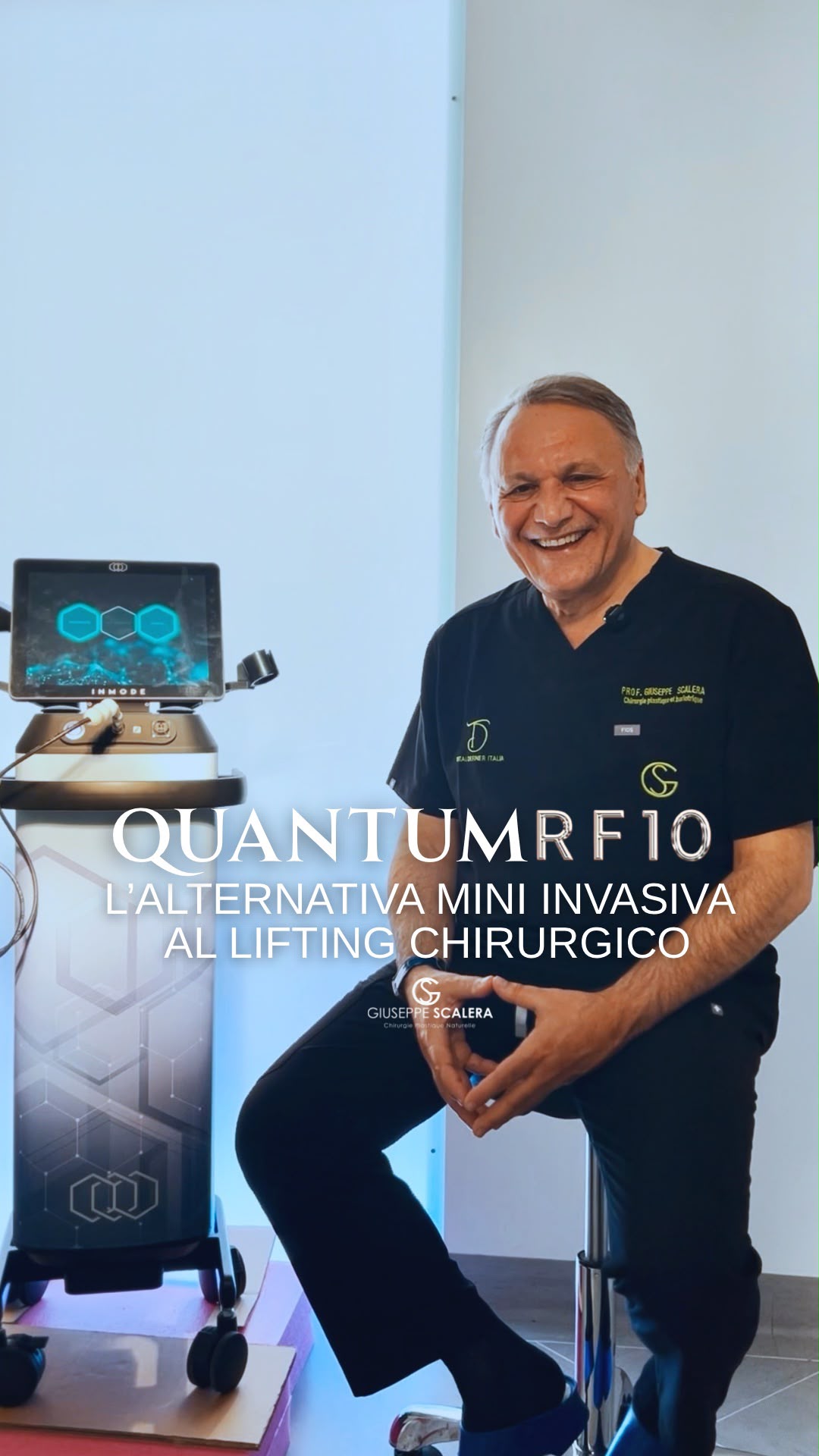 Rimodellamento viso Medico accanto dispositivo Quantum RF10 estetico